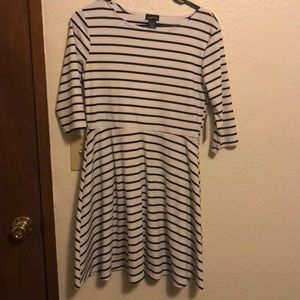 Black & White striped dress. Never worn. Size L.